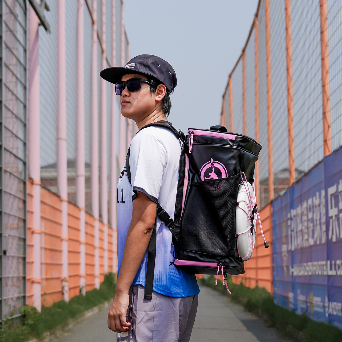 Color: Black/Pink